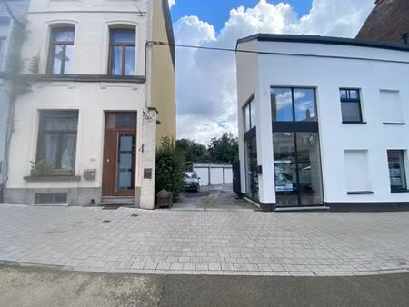 ensemble de 10 garages et 3 emplacements