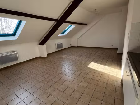 location appartement 3 pièces 43 m² à avesnes-le-comte (62810)