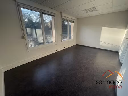 location local commercial 12 pièces