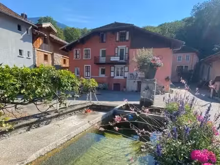aigueblanche (73260) – maison d’investissement divisée en 8 logements