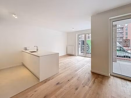 rez-de-chaussée à louer à tour & taxis  bruxelles