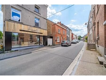 2 immeubles d'habitation et rez-de-chaussée commercial