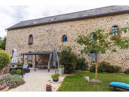 vente longère et corps de ferme à montsûrs (53150) : à vendre / 297m² montsûrs