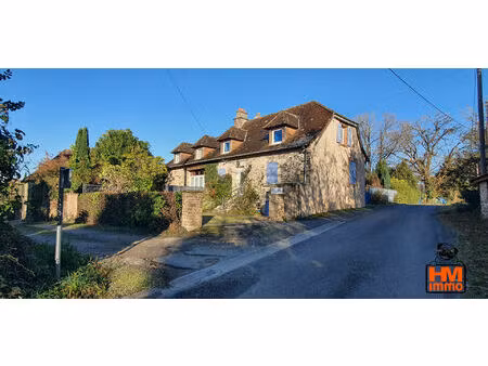 superbe maison en pierre de pays de 215 m² avec piscine et terrain constructible!