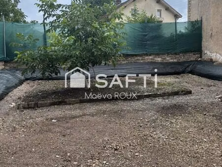 maison rénovée  prête à y vivre.