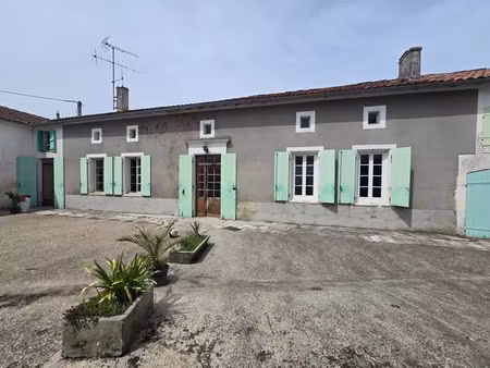 vente maison 3 pièces 95 m² à saint-ciers-champagne (17520)  129 600 €