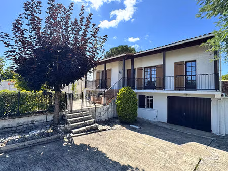 au calme - maison familiale aux beaux volumes avec appartement & double garage