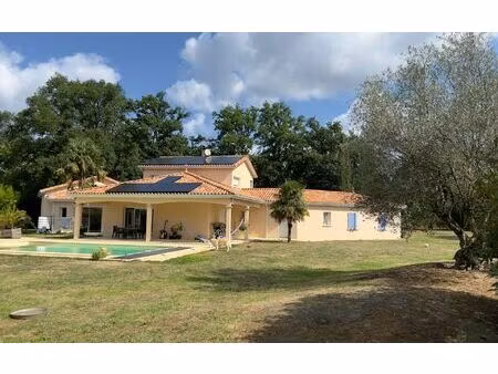 maison brigueuil 234 m² t-4 à vendre  430 000 €