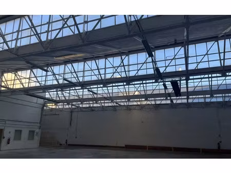 location locaux professionnels 820 m² à massy (91300)  8 200 €