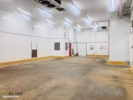 local 615 m² éloyes