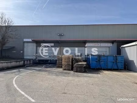 local d'activité 3 863 m²