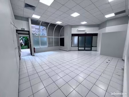 local rdc patio centre d'echanges nithila