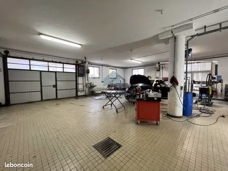local commercial 250 m² maîche