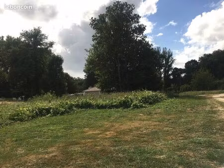 terrain 700 m² targon