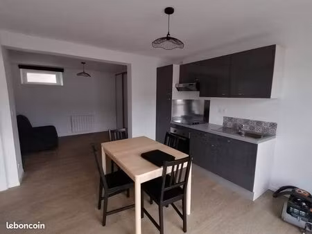 535.00e - t2 centre-ville - malestroit - 39m²