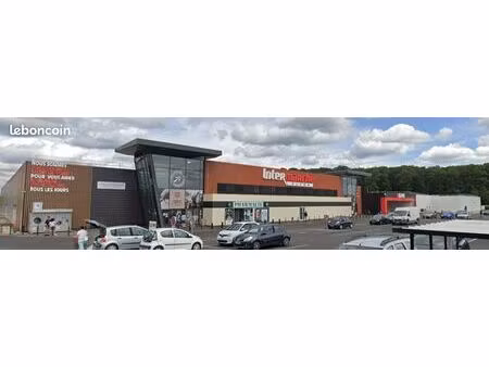 local commercial 989 m²