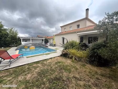 maison 6 pièces 184 m²