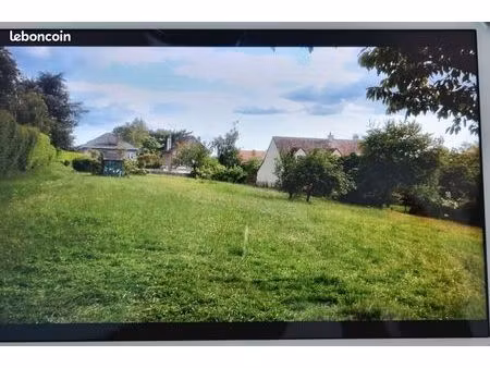 terrain constructible borné en ville