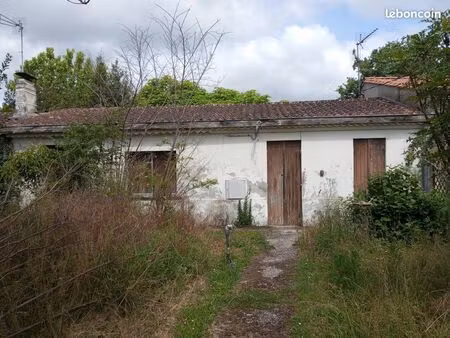 maison double d'environ 103 m² sur une parcelle de 412 m²