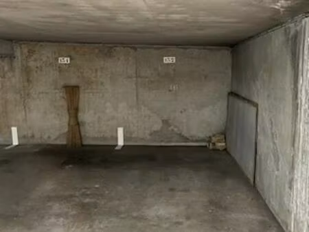 place parking couvert