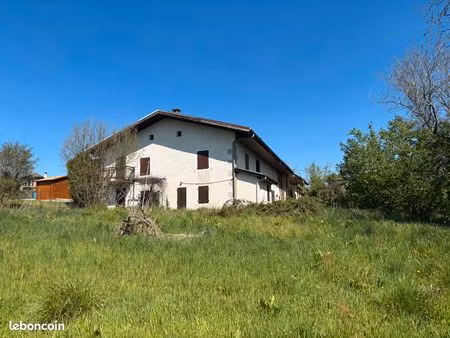 maison familiale de 178 m² avec garage et dépendances