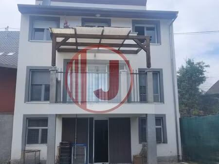 maison 7 pièces 218 m²