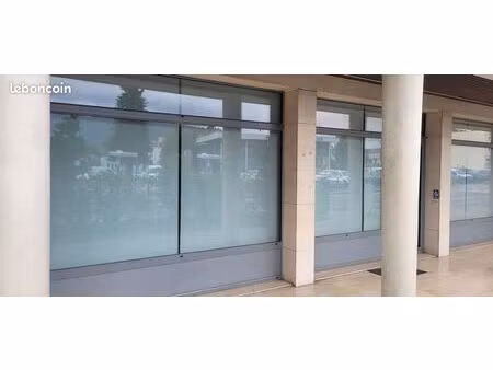 location local commercial