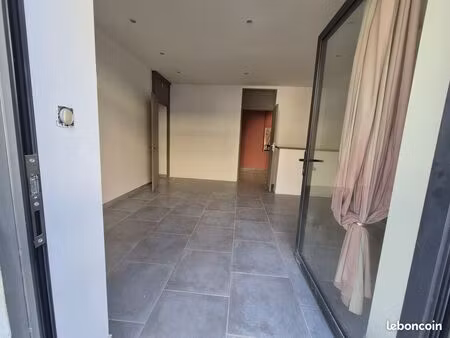 murs commerciaux 60 m² eyragues