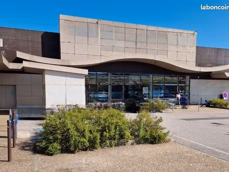 local 1023 m² couzeix