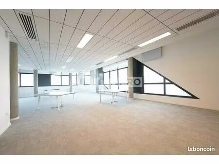 bureau 243 m²