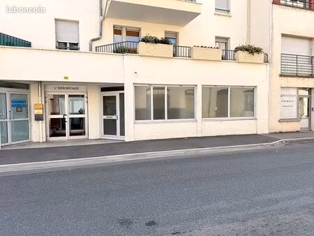 local 77 m² ste colombe