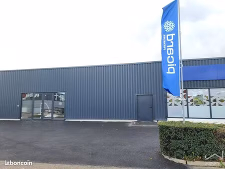 local 152 m² freneuse