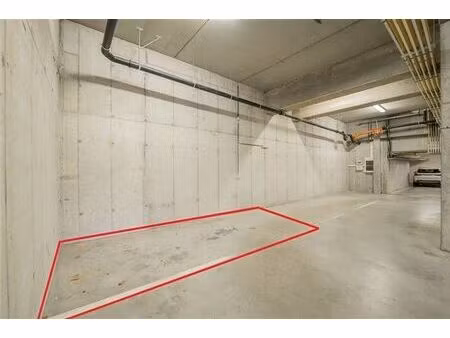 emplacement de parking couvert - ans