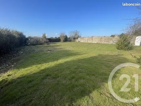 terrain 819 m² saint vincent sur jard