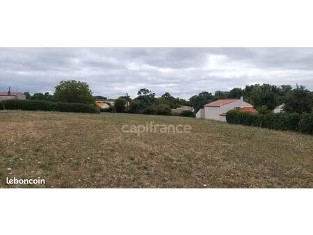 terrain 1 700 m² saint michel le cloucq