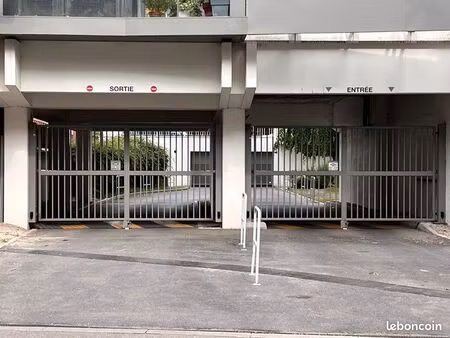 place de parking sécurisée - la madeleine / lille