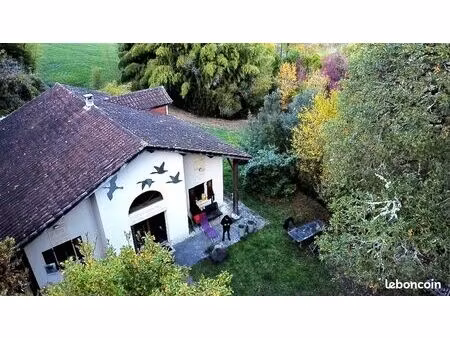 maison romantique avec son étang privé en dordogne