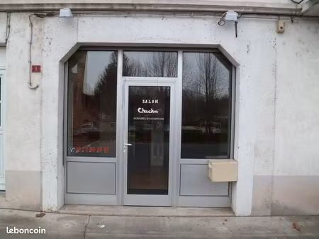 local commercial 59 m2 à pont de dore
