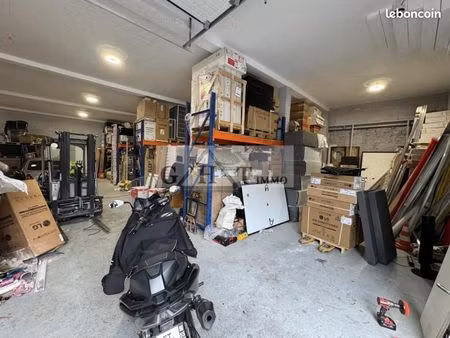 local industriel 617 m²