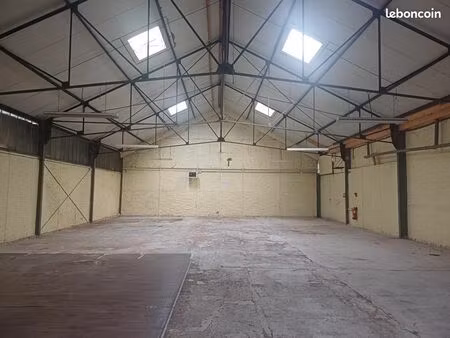 local industriel 360 m²