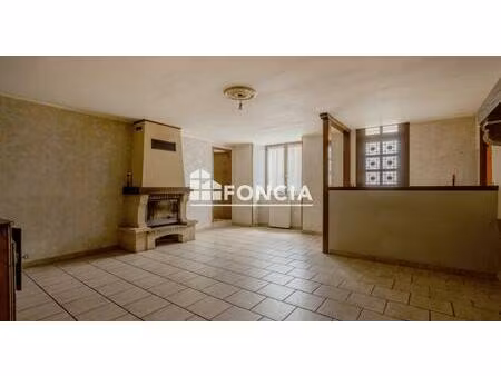 belle bâtisse de village rassemblant deux habitations