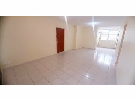 location appartement 4 pièces  82.03m²  ducos