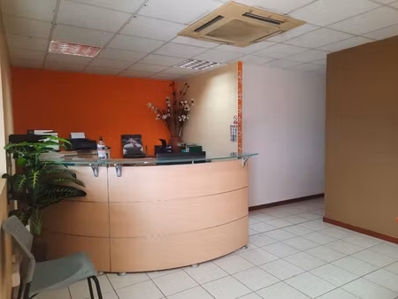location local professionnel 90m² ste rose 97115