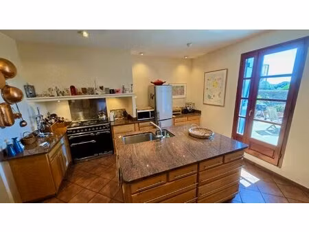 maison de village de charme avec atelier d’artiste et terrasse ensoleillée