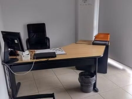 location local commercial 350m2 toulouges 66350 - 2700 € - surface privée