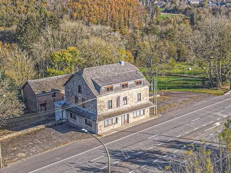 immeuble commercial en bon état de 511m² sur 18a 25ca