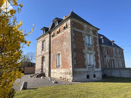 à vendre aile d'un château chargé d'histoire actuellement ex