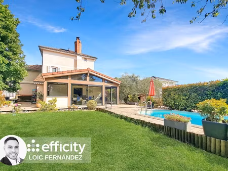 maison 8 pièces - 260 m²