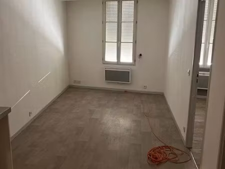 location appartement 2 pièces 30 m² à saintes (17100)  460 €