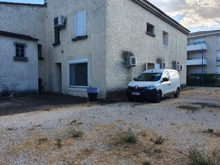 local commercial idéalement situé aux abords de cavaillon